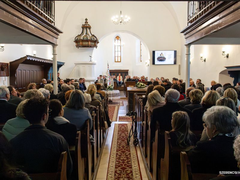 Megújult a református templom és gyülekezeti ház. Ebből az alkalomból a Szerencsi Református Egyházk