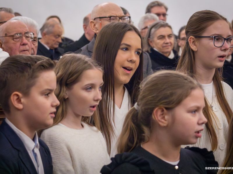 Adventi dallamok töltötték be a szerencsi református templomot december 17-én, ahol meghitt hangulat