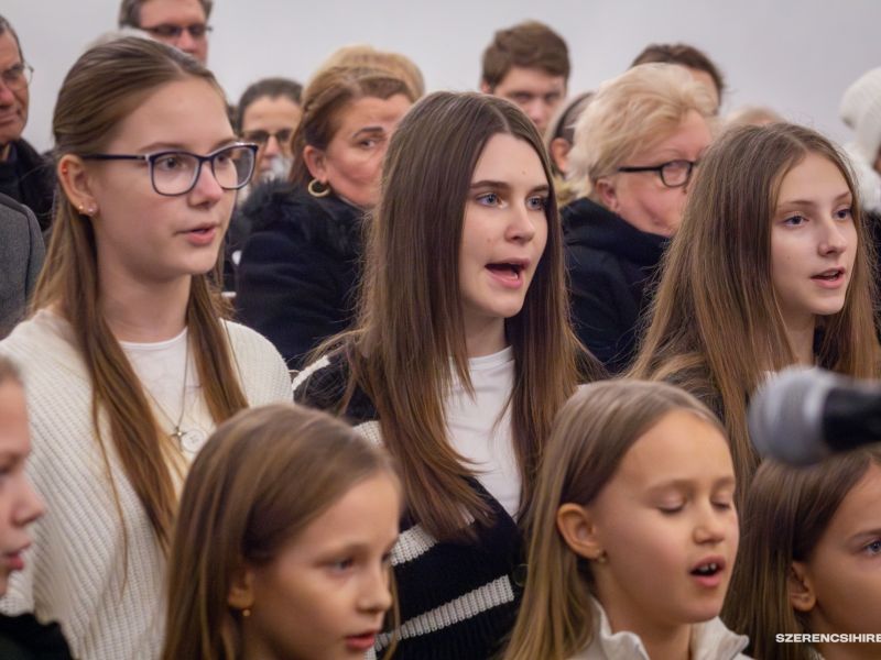 Adventi dallamok töltötték be a szerencsi református templomot december 17-én, ahol meghitt hangulat