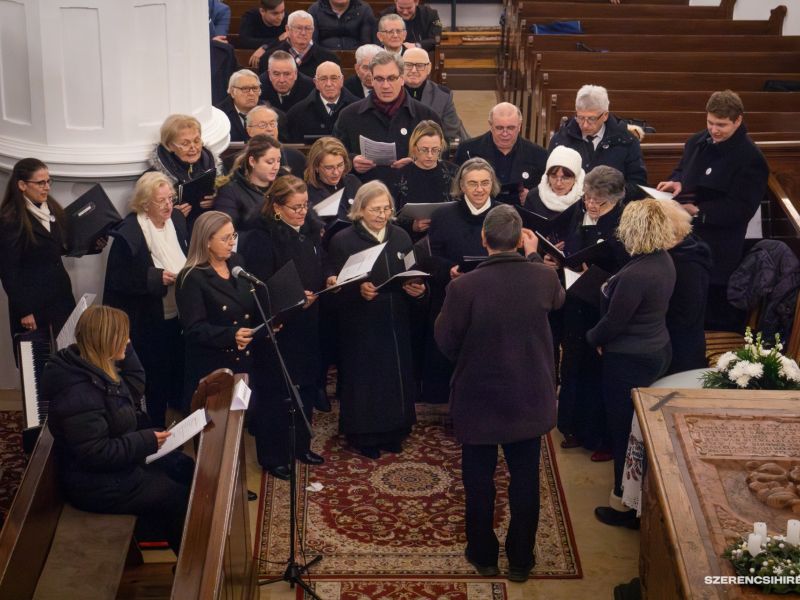 Adventi dallamok töltötték be a szerencsi református templomot december 17-én, ahol meghitt hangulat