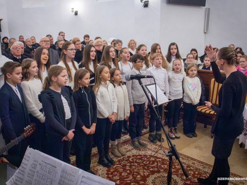 Adventi dallamok töltötték be a szerencsi református templomot december 17-én, ahol meghitt hangulat