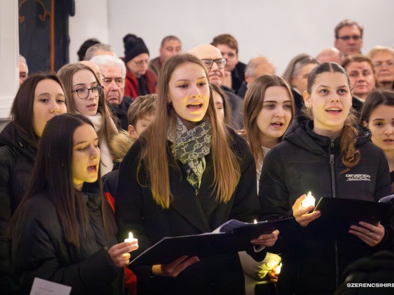 Adventi dallamok töltötték be a szerencsi református templomot december 17-én, ahol meghitt hangulat