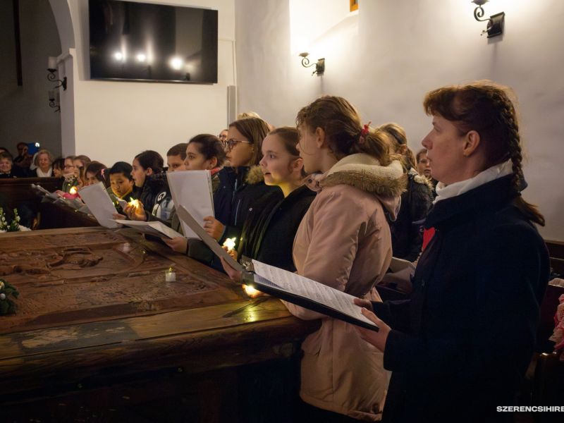 Adventi dallamok töltötték be a szerencsi református templomot december 17-én, ahol meghitt hangulat