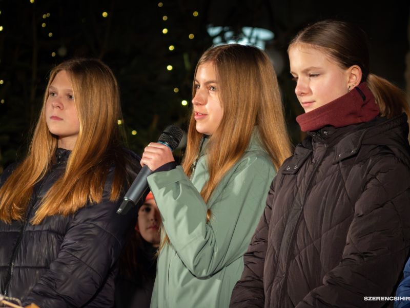 A harmadik örömöt szimbolizáló gyertya december 15-én lobbant lángra. A megjelenteket Balázs Pál ref