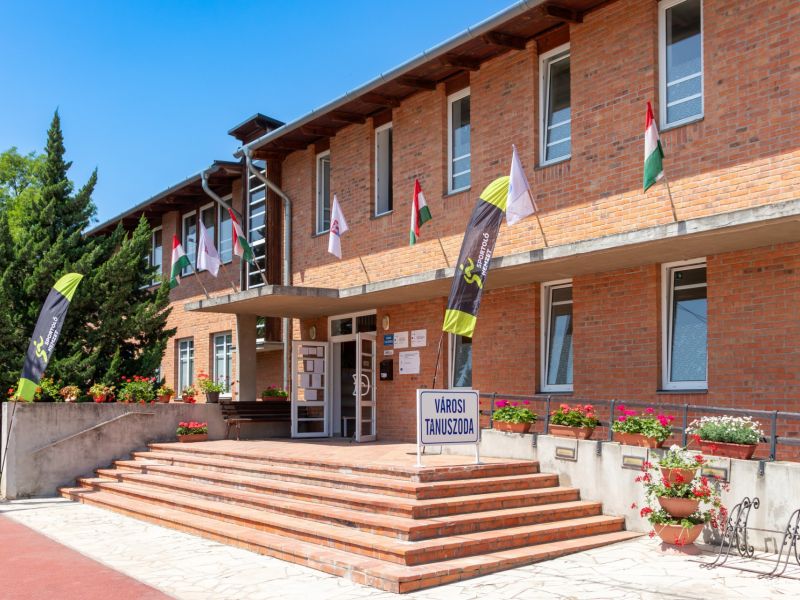 A nyitás alkalmából a helyi lakosokat számos kedvezménnyel várják. A megnyitón bejelentették, hogy a