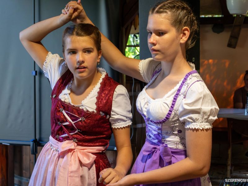 Vidám hangulat, sváb dallamok és a találkozás öröme jellemezte a Szerencs Város Német Nemzetiségi Ön
