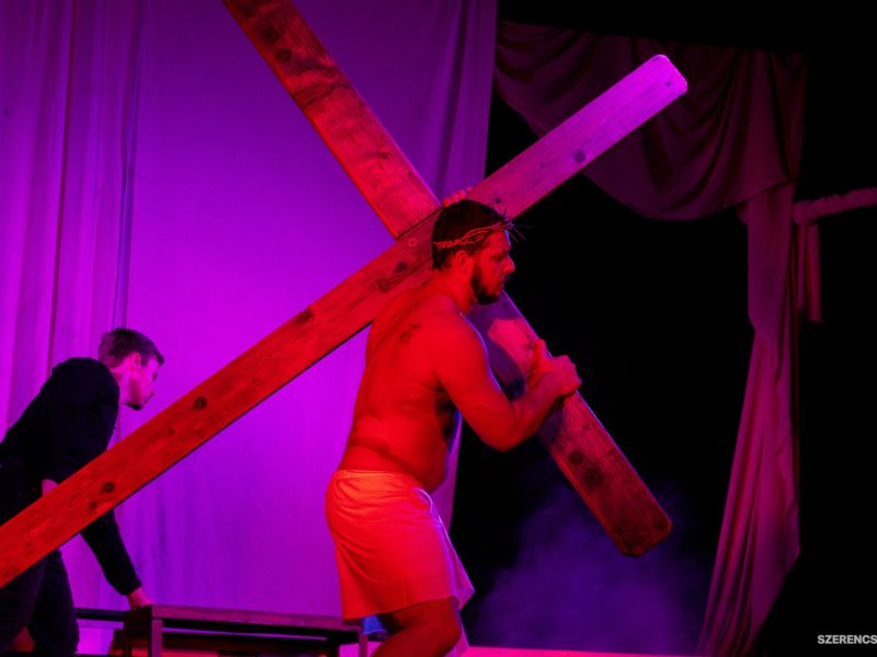 Rockopera a csillagos ég alatt – így lehetne röviden jellemezni azt az estét, amikor a tiszalúci Mes
