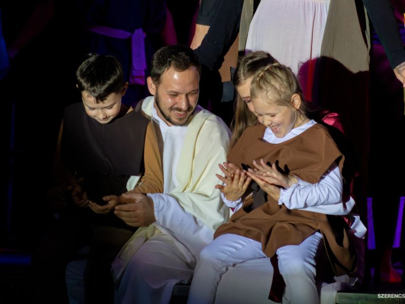 Rockopera a csillagos ég alatt – így lehetne röviden jellemezni azt az estét, amikor a tiszalúci Mes