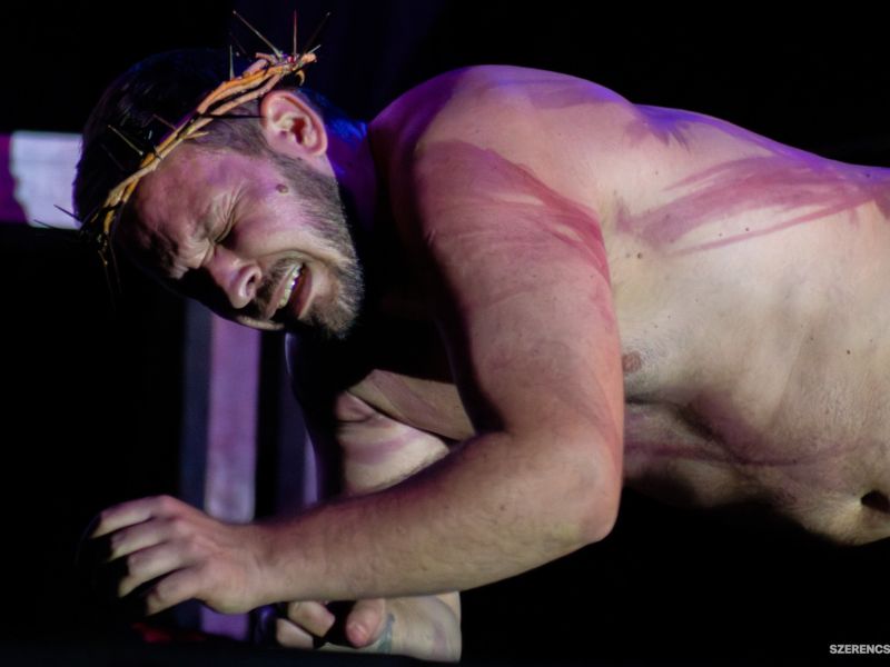 Rockopera a csillagos ég alatt – így lehetne röviden jellemezni azt az estét, amikor a tiszalúci Mes