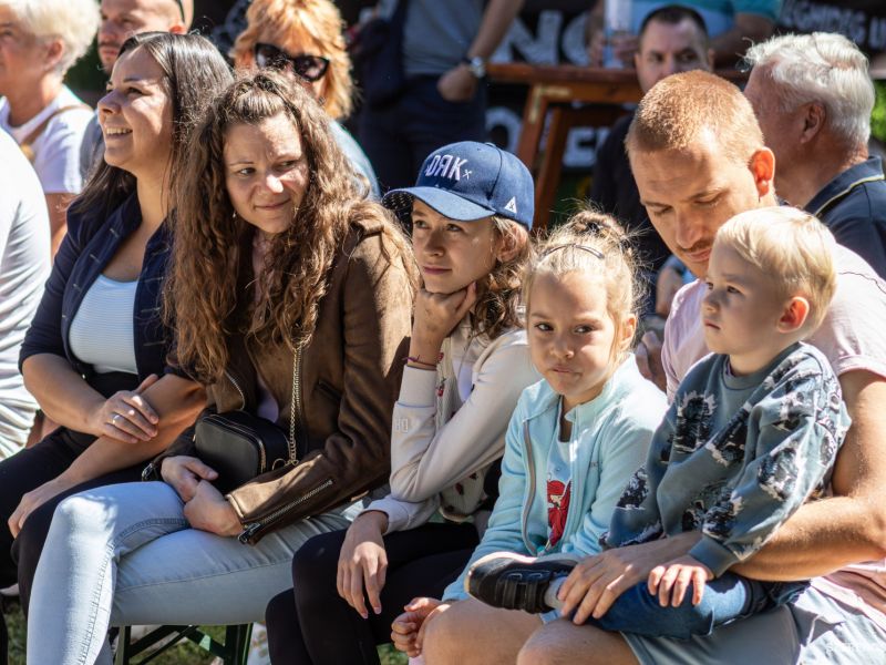 A Családi Élményhétvége zárónapján is töretlen a lelkesedés a Rákóczi-vár kertjében. A vasárnapi nap