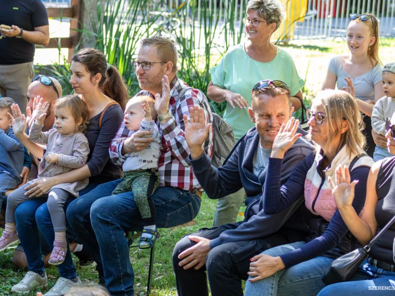 A Családi Élményhétvége zárónapján is töretlen a lelkesedés a Rákóczi-vár kertjében. A vasárnapi nap