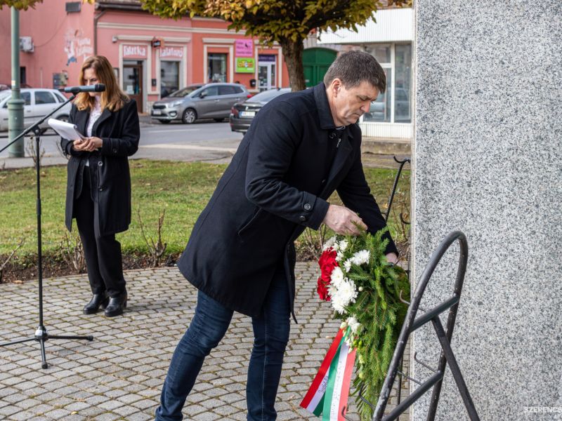 A nemzeti ünnep, október 23-a alkalmából városunkban tegnap, a jövő generációja állt a megemlékezése