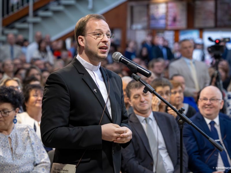 A Bocskai István Katolikus Gimnázium, Technikum és Óvoda főépületében május 1-jén tartották meg az i